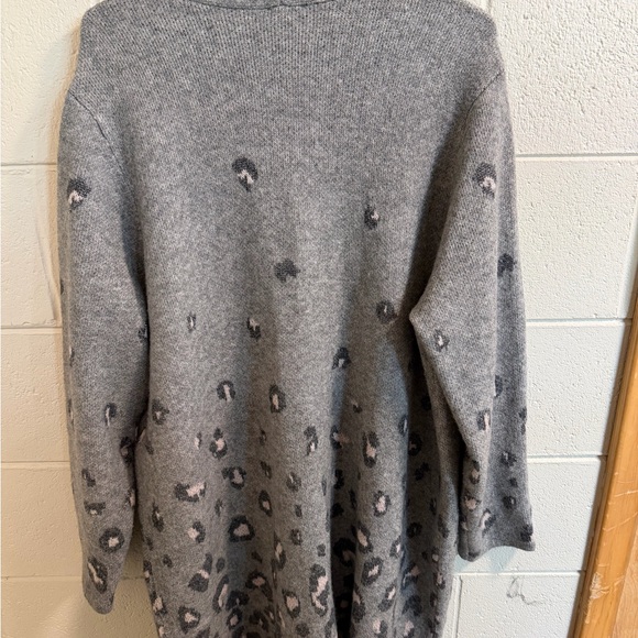 Chico's Gray Animal Print Cardigan size 3 - Picture 4 of 4